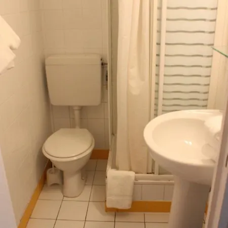 Excelsior Hotell 2*